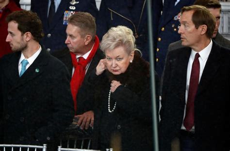 Maryanne Trump Barry, the former president’s older sister and a retired federal judge, dies at 86